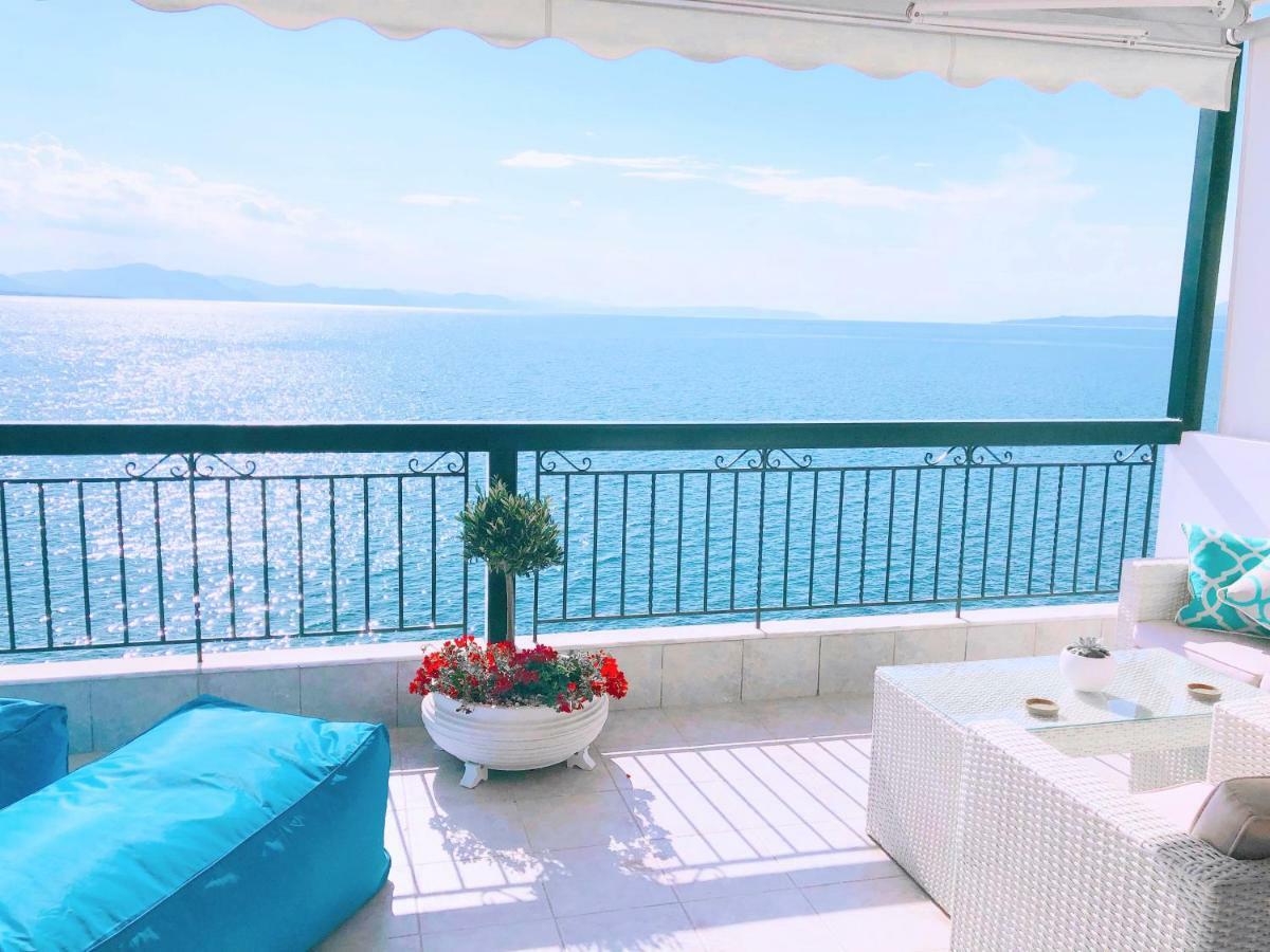Colours Seaview *